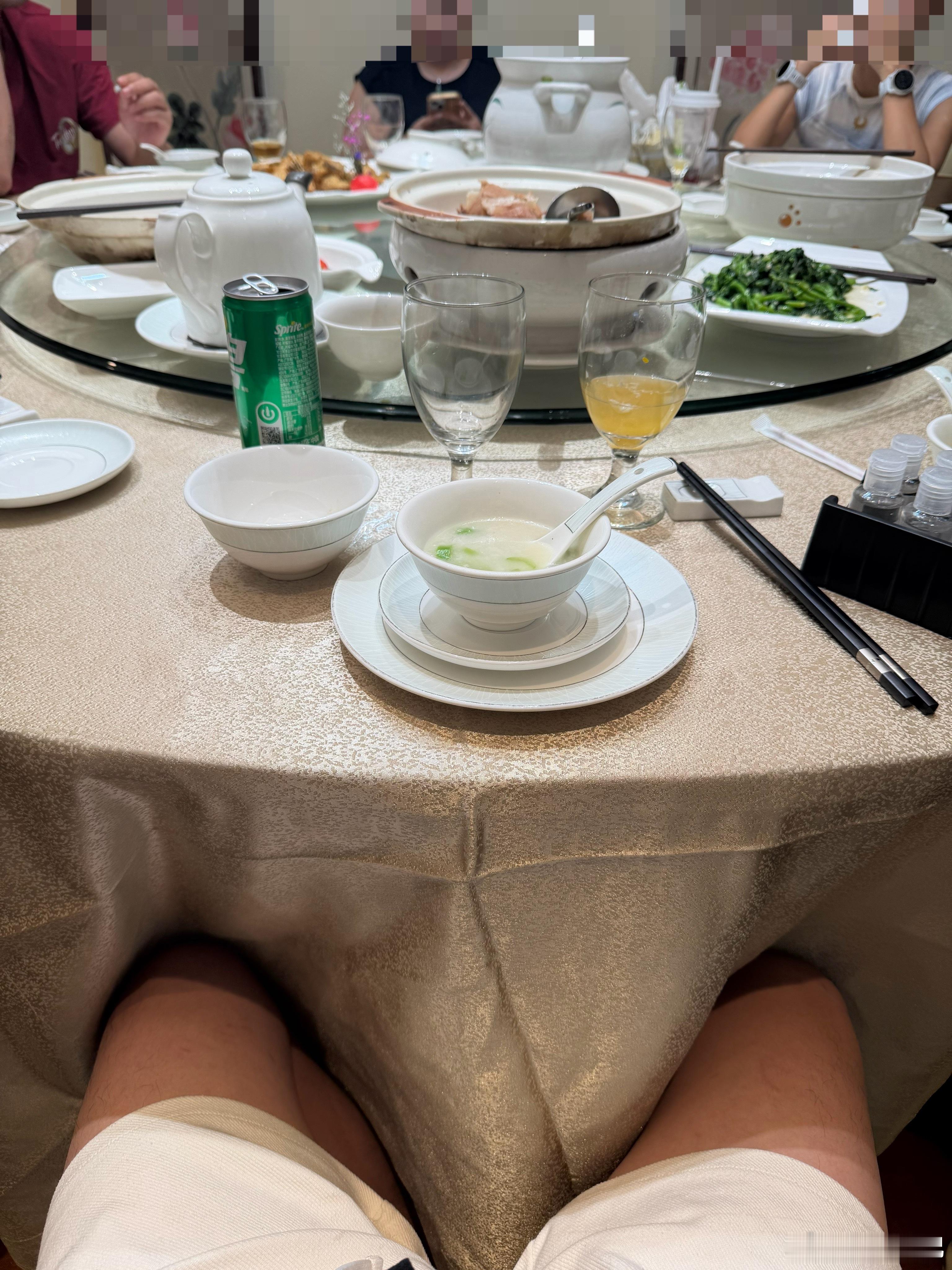 广东这边的情趣厂家老板。。口音真的太重会让我误会。。。爱之谷。。。他说“艾滋谷”