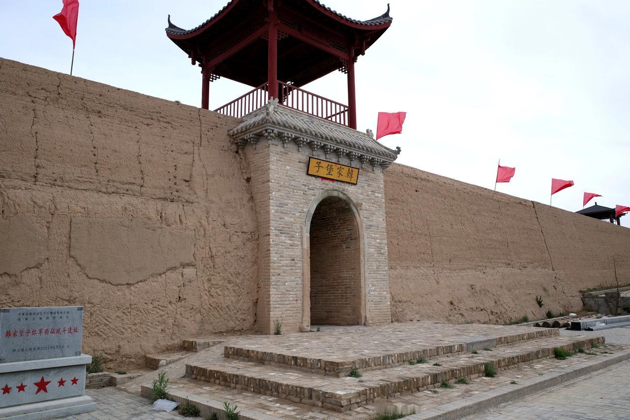 名人故里是个容易引起争议的话题，开国中将韩练成故里之迷也说明了这个问题。

在韩