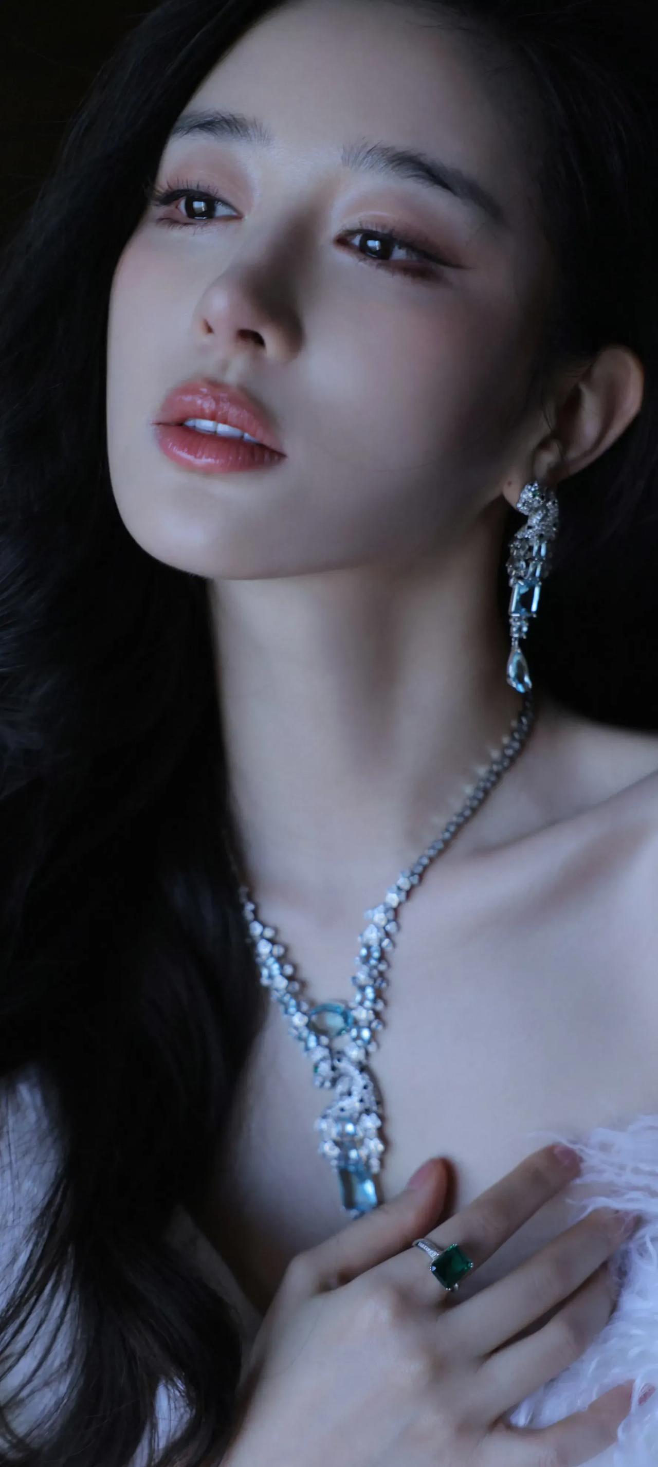 #明星美图# #女明星谁最美# #惊艳女神#
达人推荐 女主角唇泥