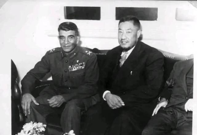 1949年10月初，马步芳逃到台湾后，蒋介石以“擅离职守”撤了他所有职务。马步芳