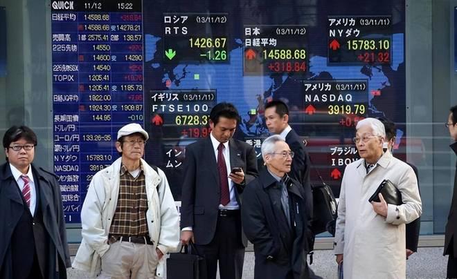 日韩下血本讨好，美国只认现金
 
最近日韩两国算是彻底栽了。揣着满满的诚意跟美国
