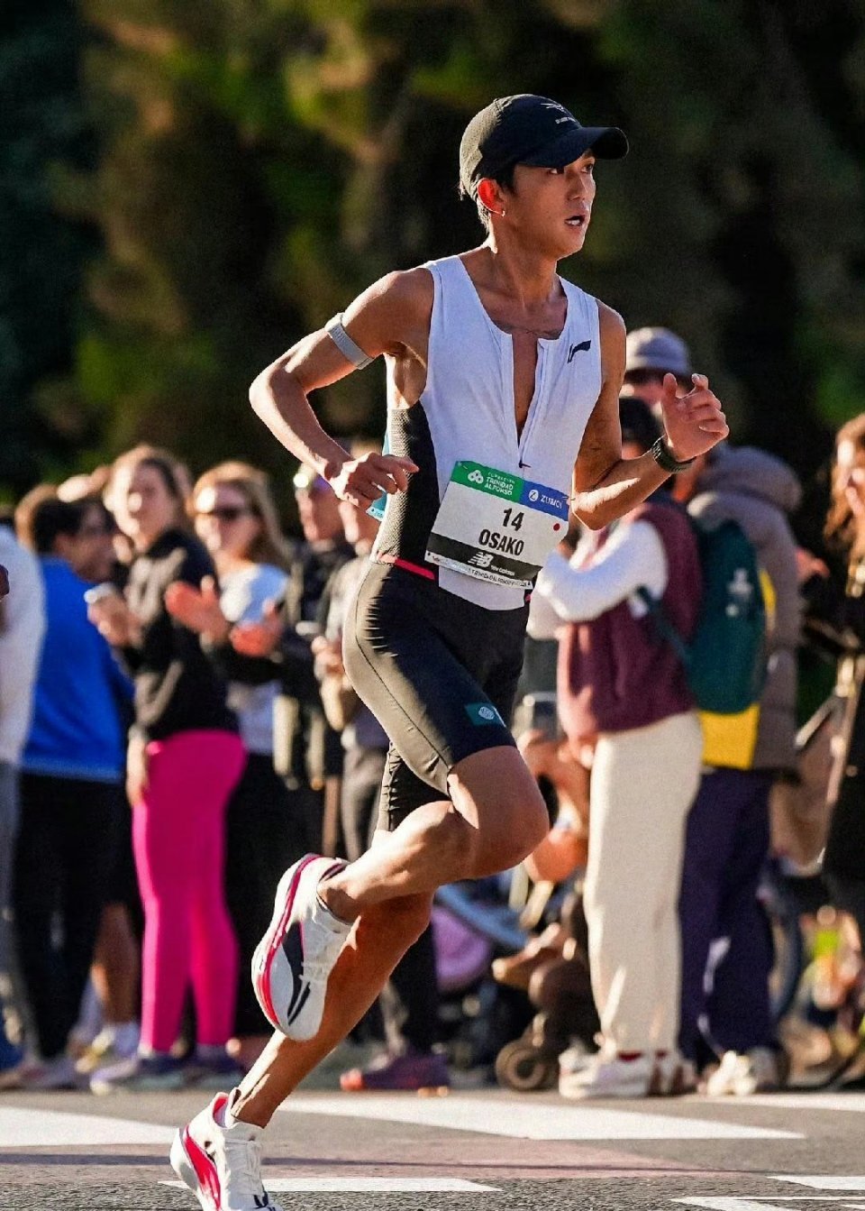 大迫杰马拉松打破日本纪录34岁的大迫杰以2小时04分55秒的极限冲刺，时隔五年重