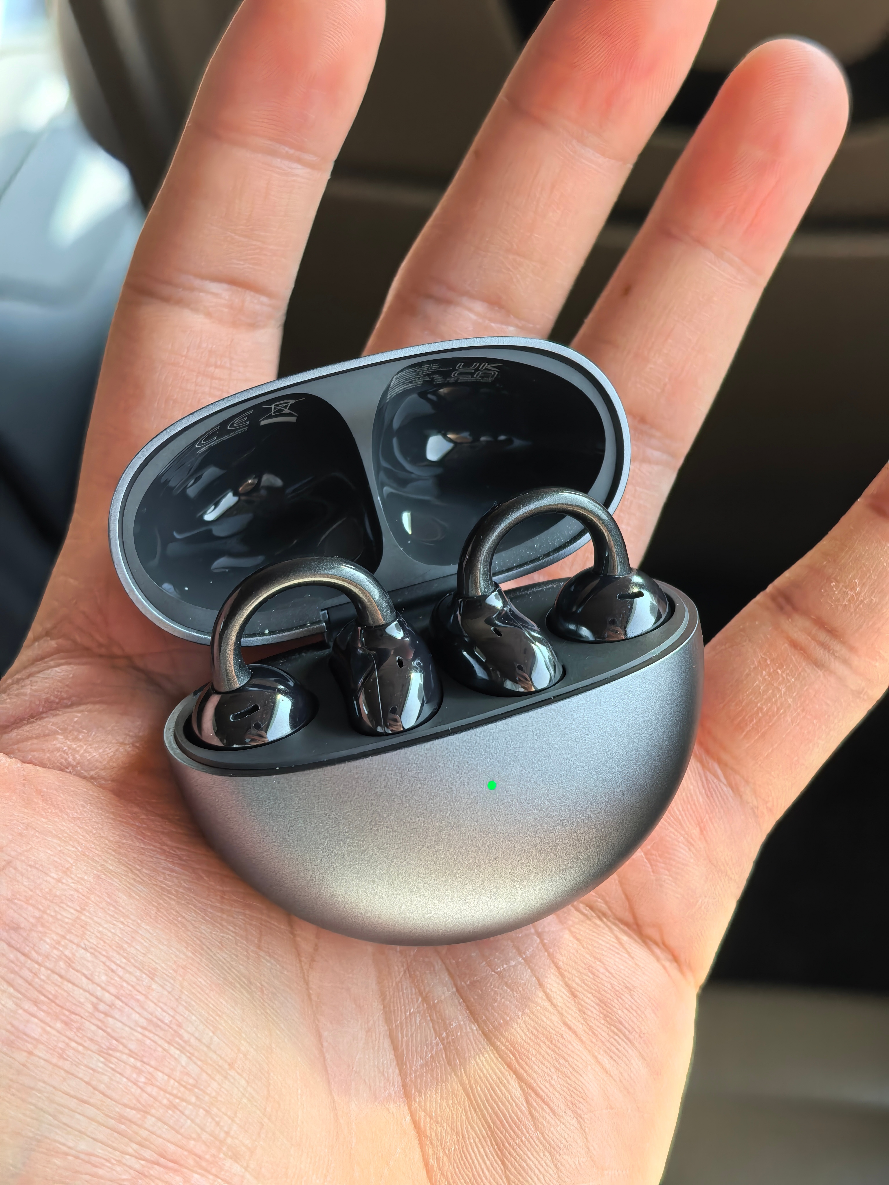 最近把主力耳机从AirPods Pro换到华为FreeClip，这种耳夹耳机长时