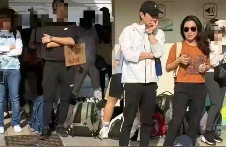 58岁黎明现身女儿运动会，老婆罕见露面，天王家庭大揭秘！
嘿，各位娱乐圈的吃瓜群