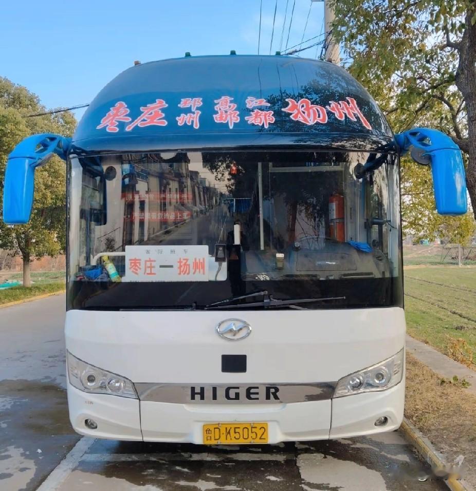 枣庄，作为一座京沪高铁沿线的城市，在今天依然保留着十几趟省际长途客车，而且还有几