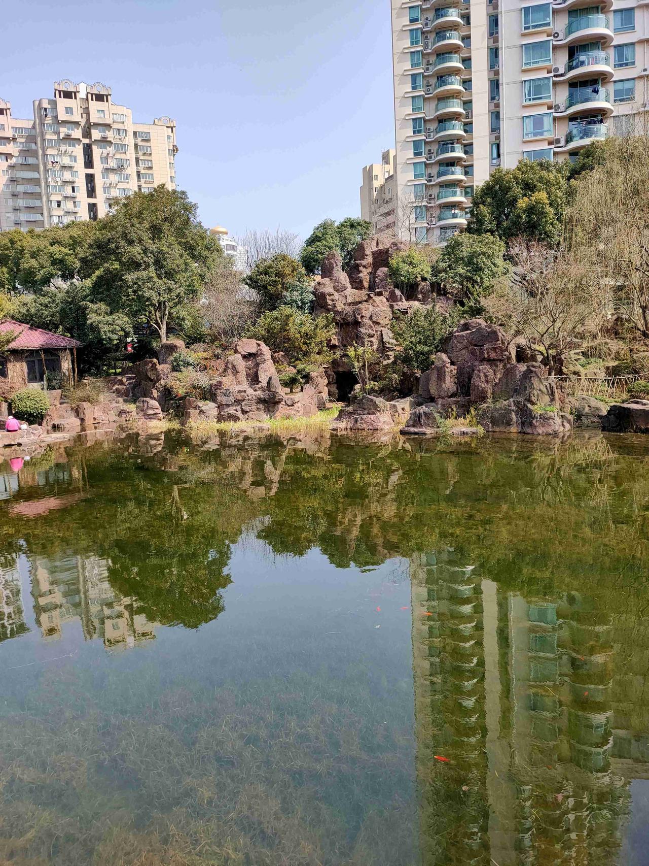 我的今日状态：🏝️旅行度假
我这里的天气：🌧下雨