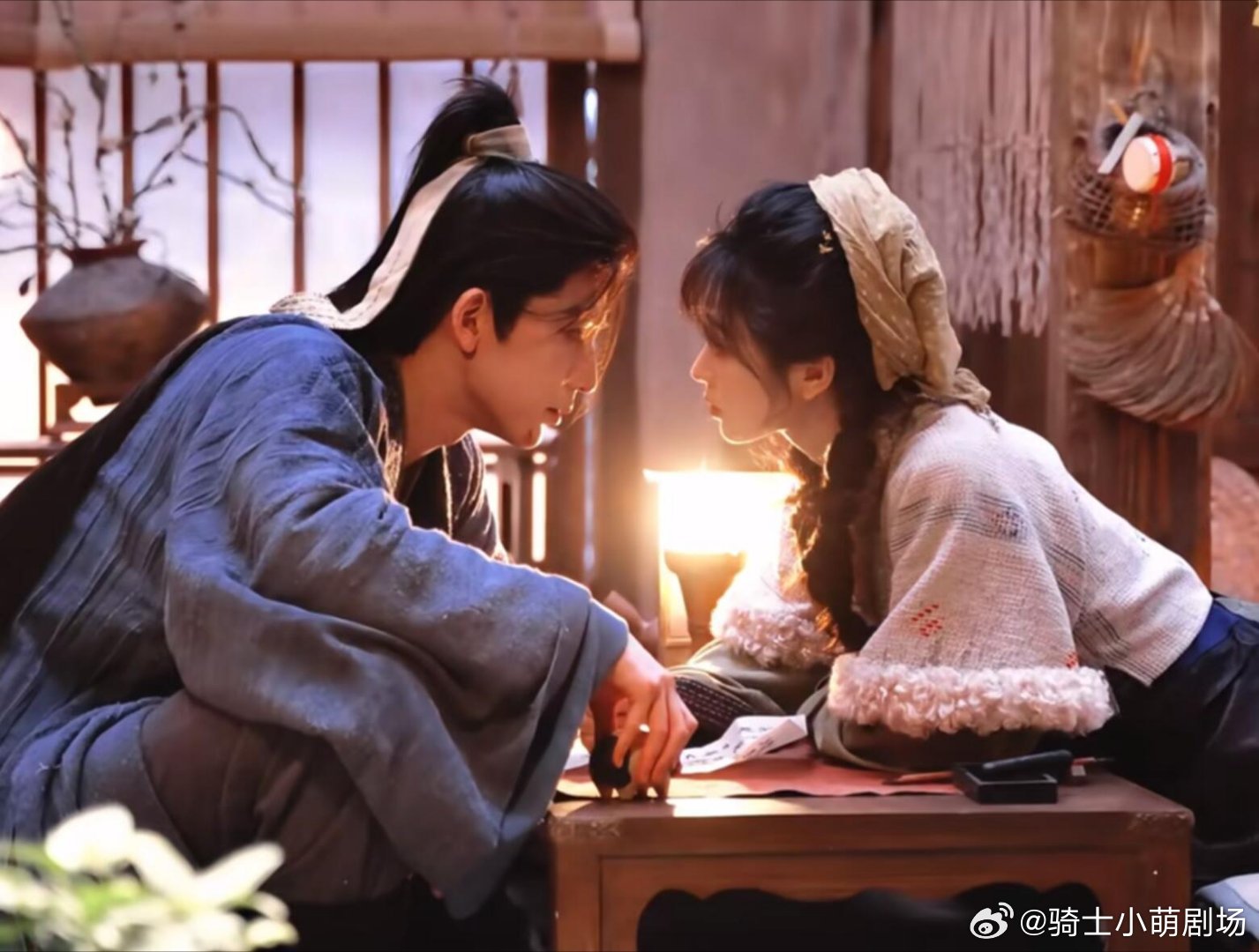 逐玉这下是真捅破窗户纸了谢征樊长玉窗户吻来了 谢征樊长玉窗户吻太戳人，心照不宣的