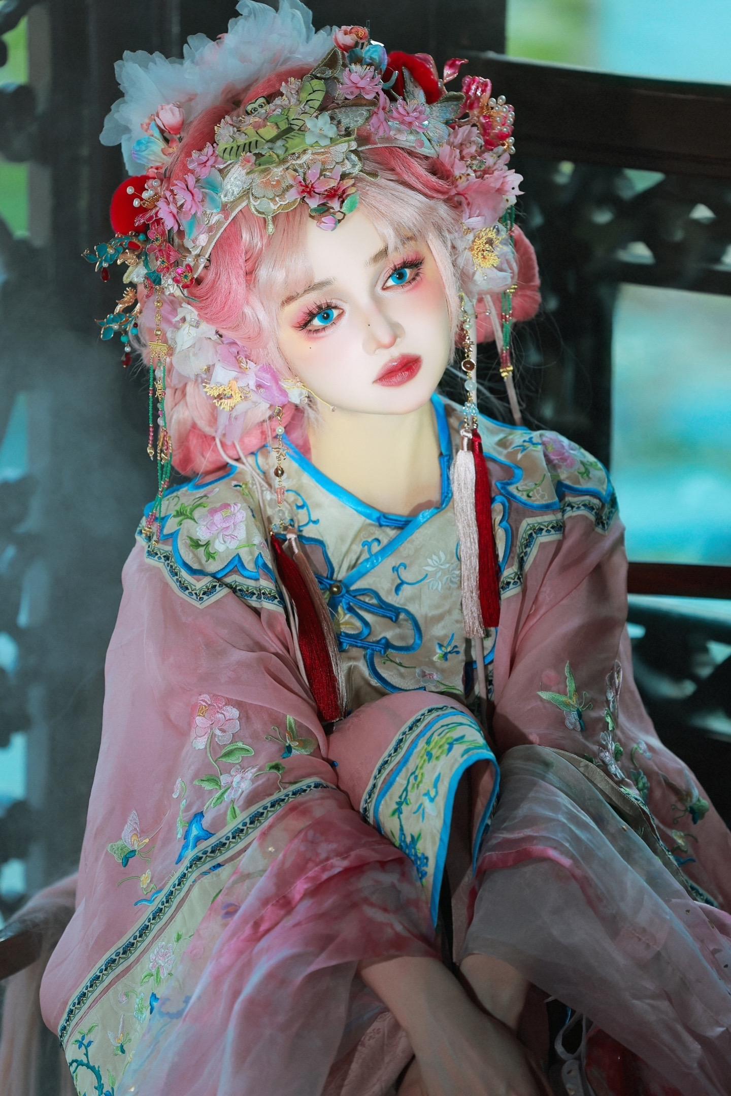 被爱的玩偶会滋养出灵魂，睁开眼看这个世界。戏曲风真人bjd设定
摄/后：我