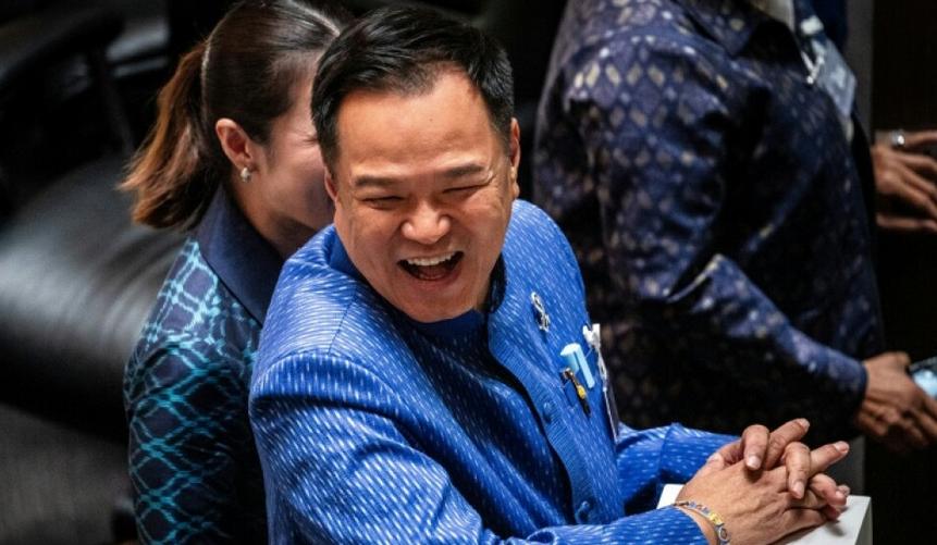 没有意外，阿努廷再次当选总理

泰国新议会选举阿努廷·查尼维拉库为总理，他在新上