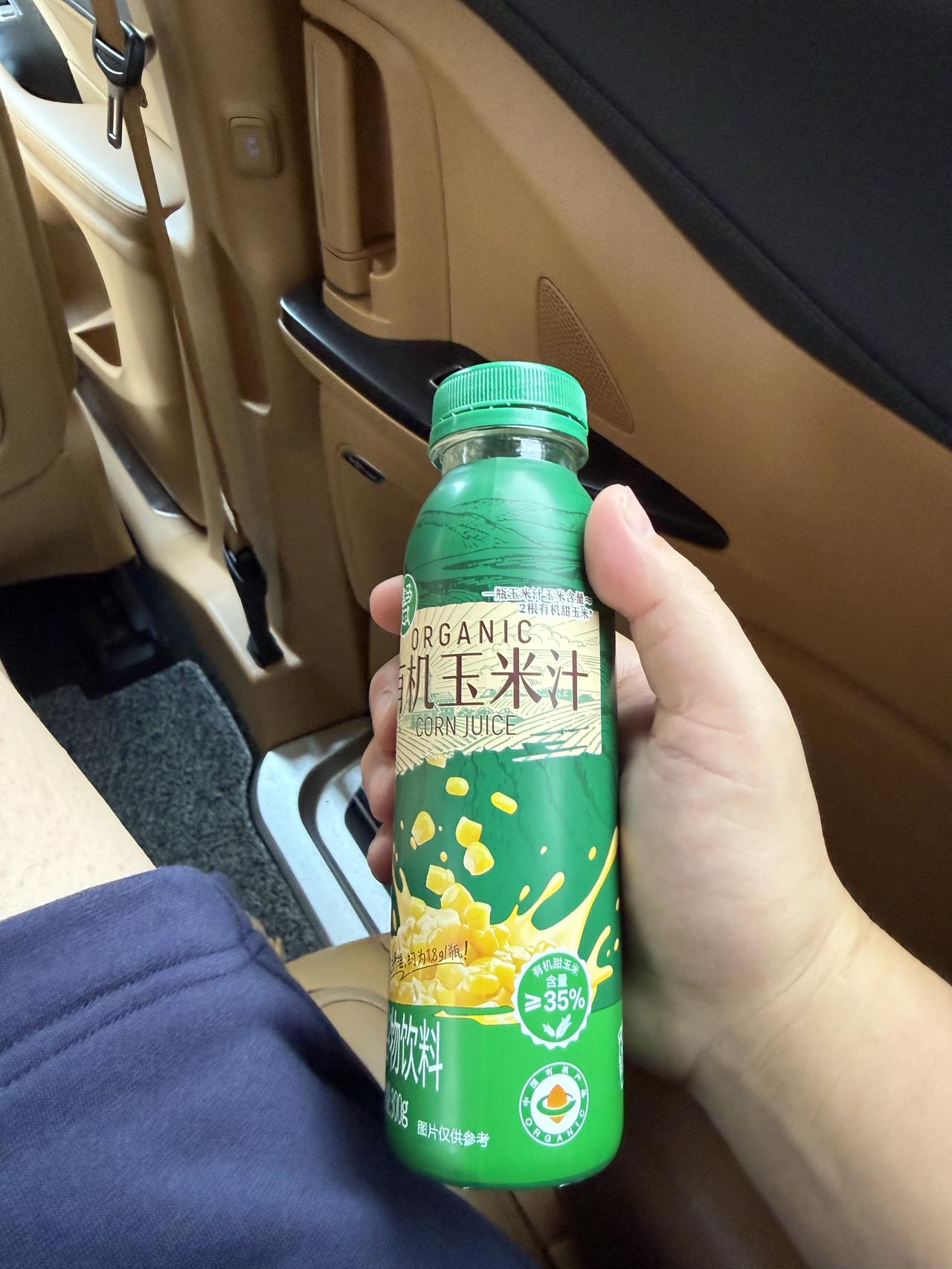 这个玉米汁几乎解决日常一切临时需求
渴了
机场路上
早饭
打牌
锻炼
看视频
陪