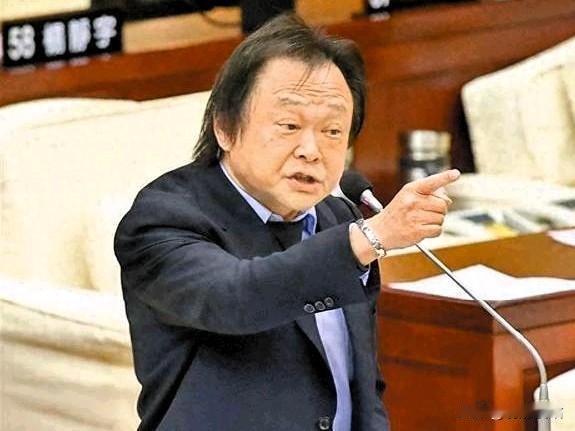 最近王世坚的《没出息》有很多人模仿，但从未被超越，关键是都没有抓住重点，听起来不