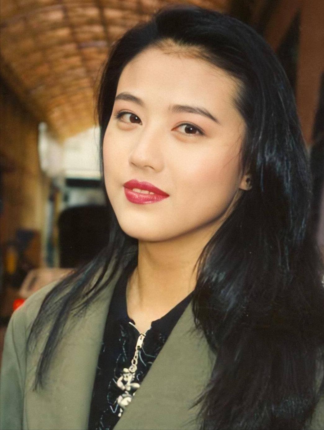 主持人，李静，问演员周海媚，听说女演员不吃晚饭，要是吃的话，也不吃米面。周海媚说
