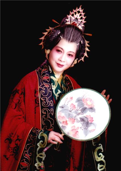 “班昭临终前烧掉最后一稿《女诫》修订本：不是悔，是怕后人只读半本——她早知道，‘