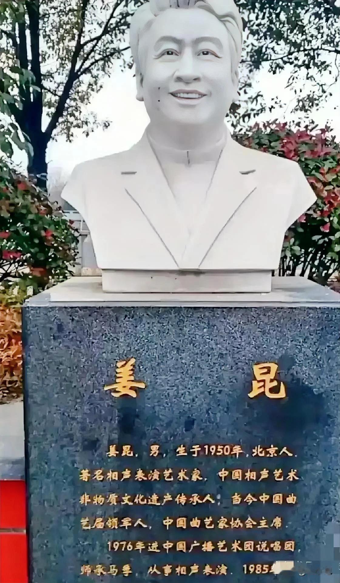 这雕像确实很滑稽很幽默很讽刺。呕心沥血，兢兢业业一辈子，只是不够搞笑，更不够低调