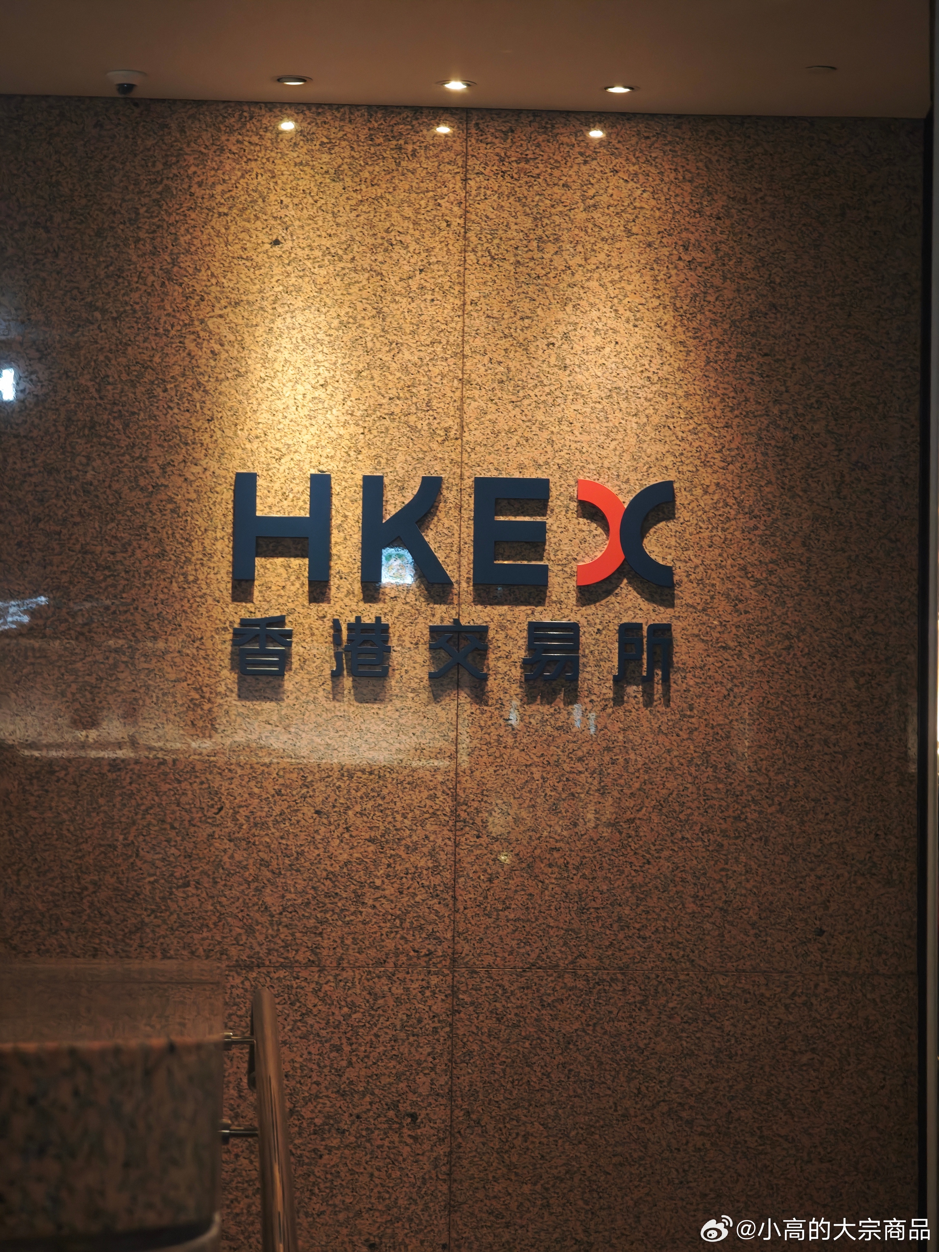港股恒指失守24000点完犊子，我差点冲进去 ​​​