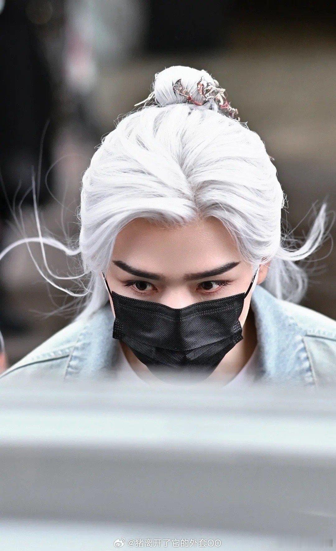 龚俊的白发套路透，看起来还是蛮不错的样子[嘘] ​​​