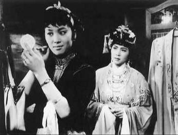 谈一谈谢芳主演的经典老电影《舞台姐妹》（上海电影制片厂，1964年）
在十七年电