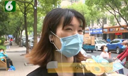 太无耻！2022年，两位女子合租了一套房子，因房间的窗帘太旧太脏，二人就将旧的扔