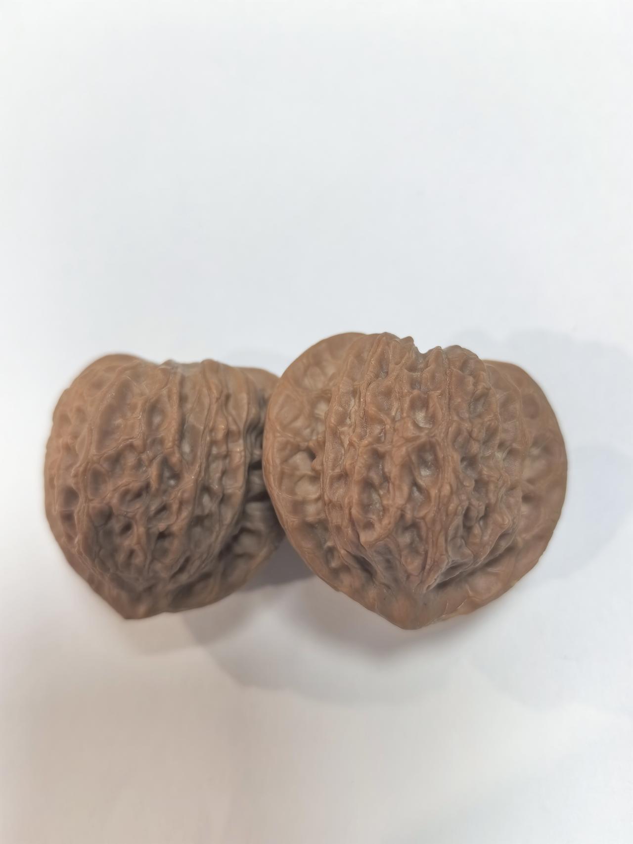 这两颗核桃不知道3个月能不能盘好？