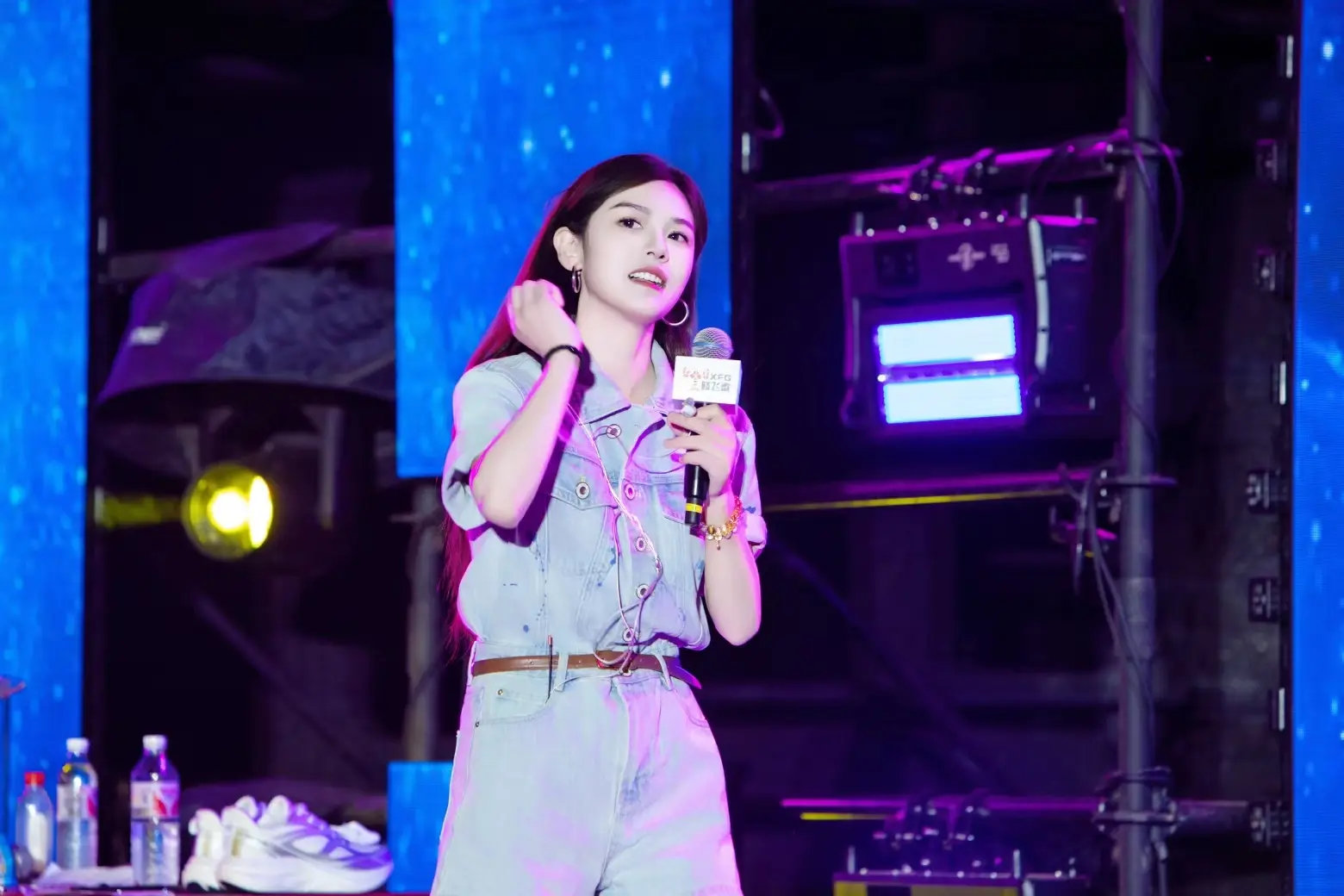 谢谢哥的摄影，三哥演唱会干成我的了，女明星的感觉有不哈哈，明天早上九点三哥继续