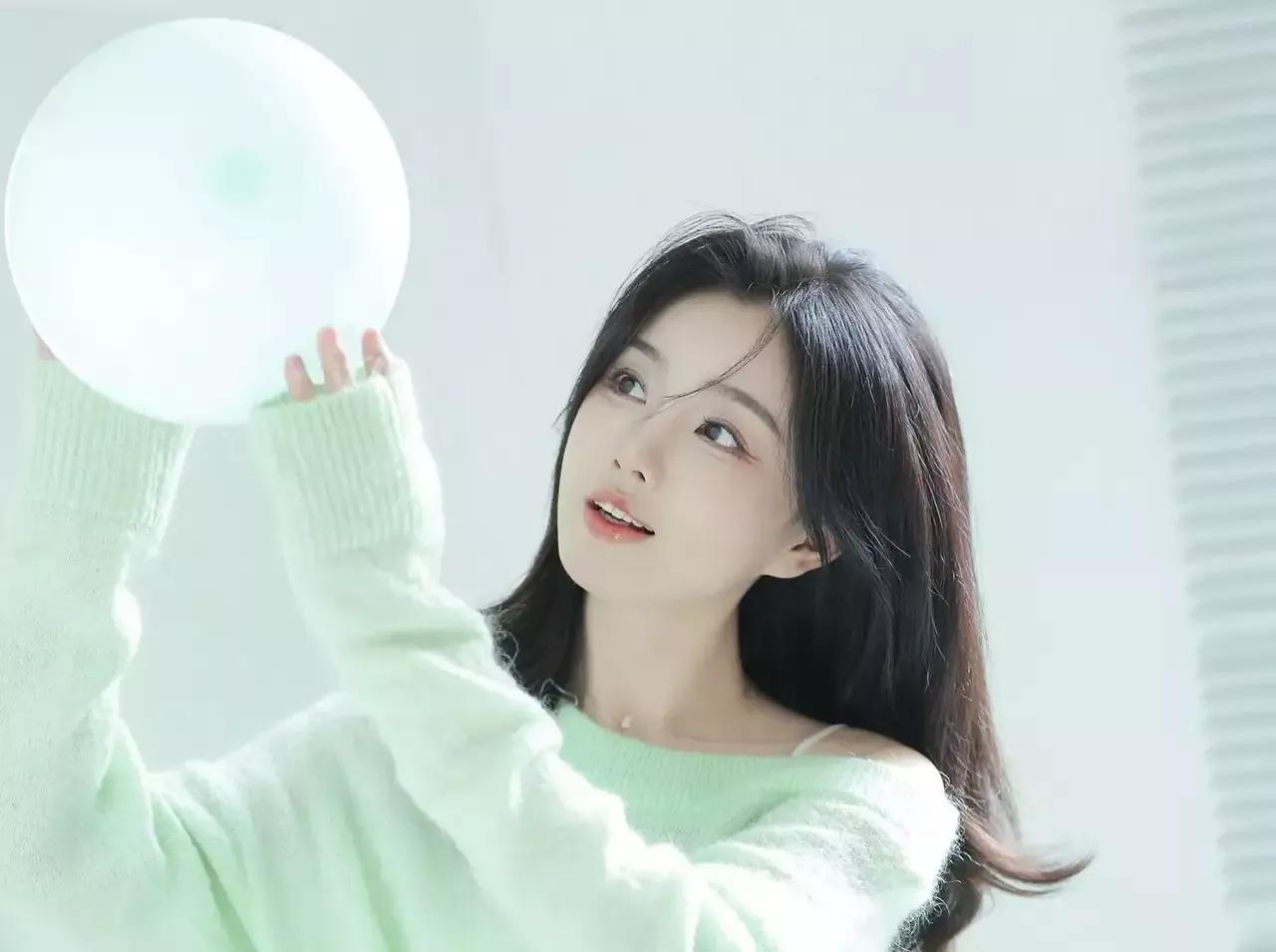 清风吹过，如梦如幻。轻风吹纱 淡如晨风亦如梦 飞花轻如梦 清风吹散林中雾 清风吹