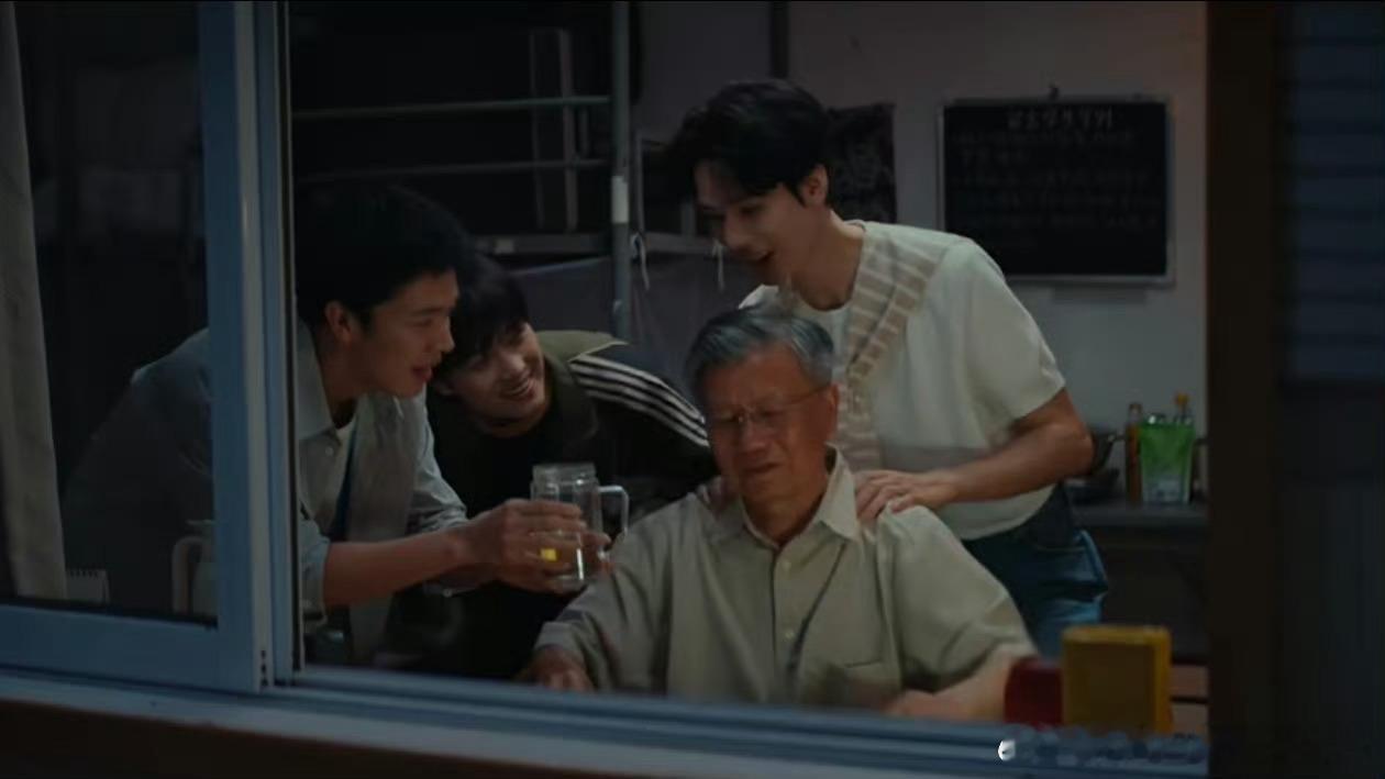 原来龚俊的青春里也有世界杯龚俊也有一个世界杯梦吧时光流转热爱不变，龚俊用演技串联
