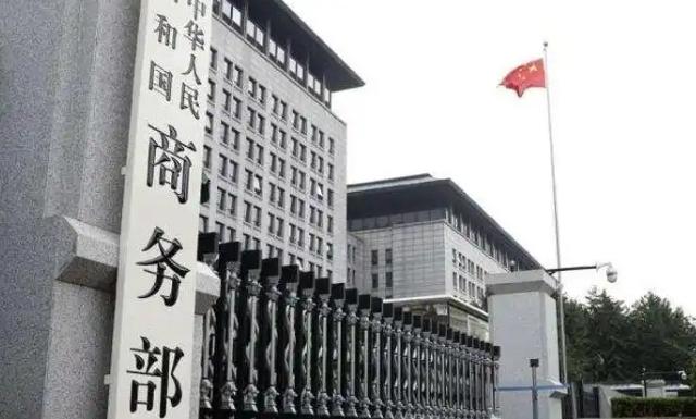 半年时间，三轮出手，40家又40家，名单越来越长，刀也越落越准。
很多人还在盯着