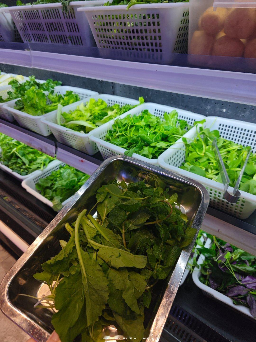 体会到网友说在贵州吃野菜自助像牛在选自己的草的感觉了 ​​​
