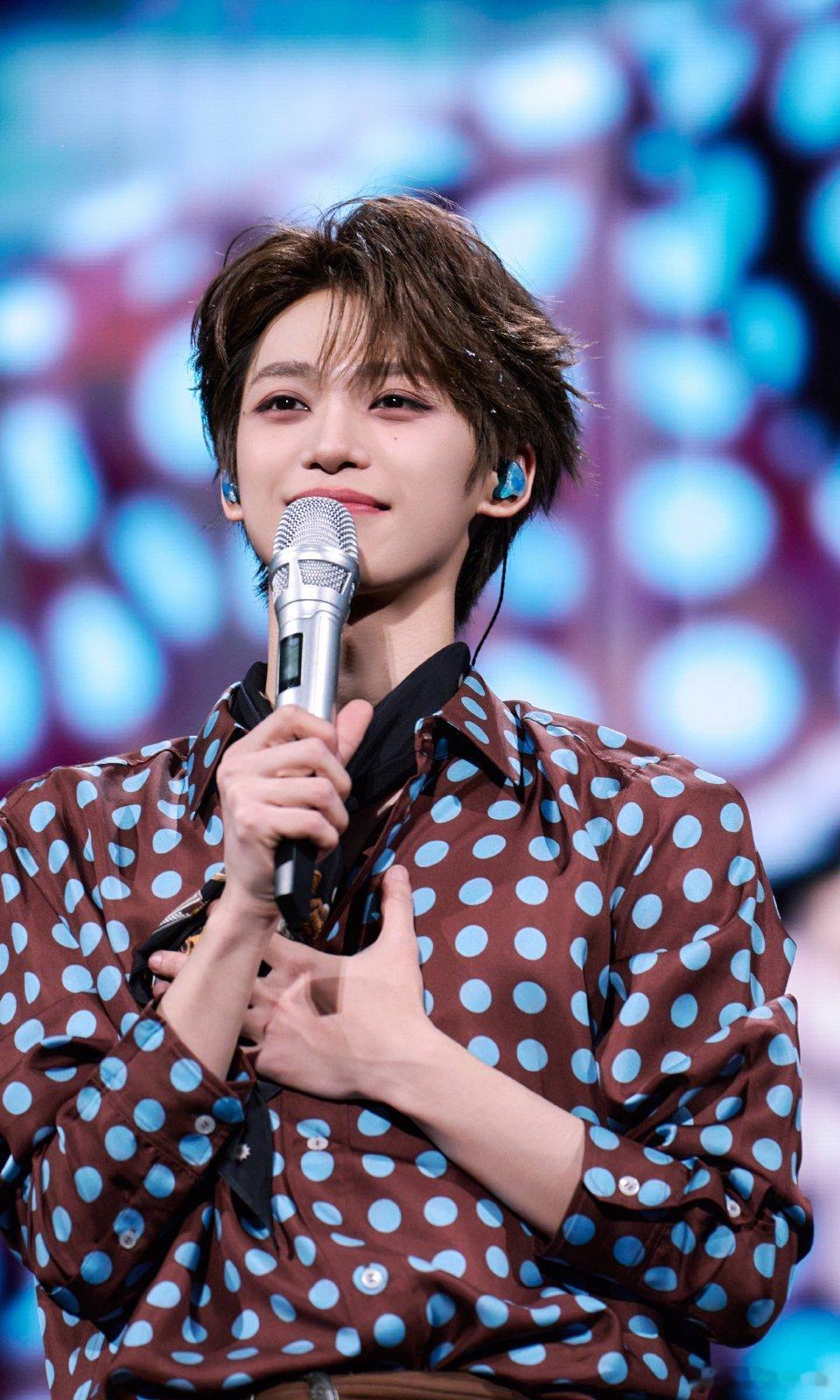 梓渝将每一份舞台记忆都妥帖珍藏和梓渝约好继续游舞台上的闪光瞬间被梓渝妥帖珍藏，每