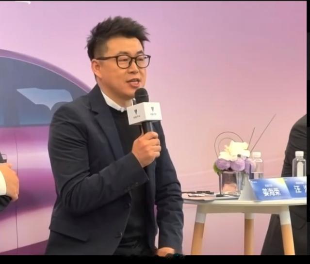 【姜海荣跨圈后谈】近日，深蓝汽车总裁姜海荣接受专访时提到了小米，并公开发声表态。