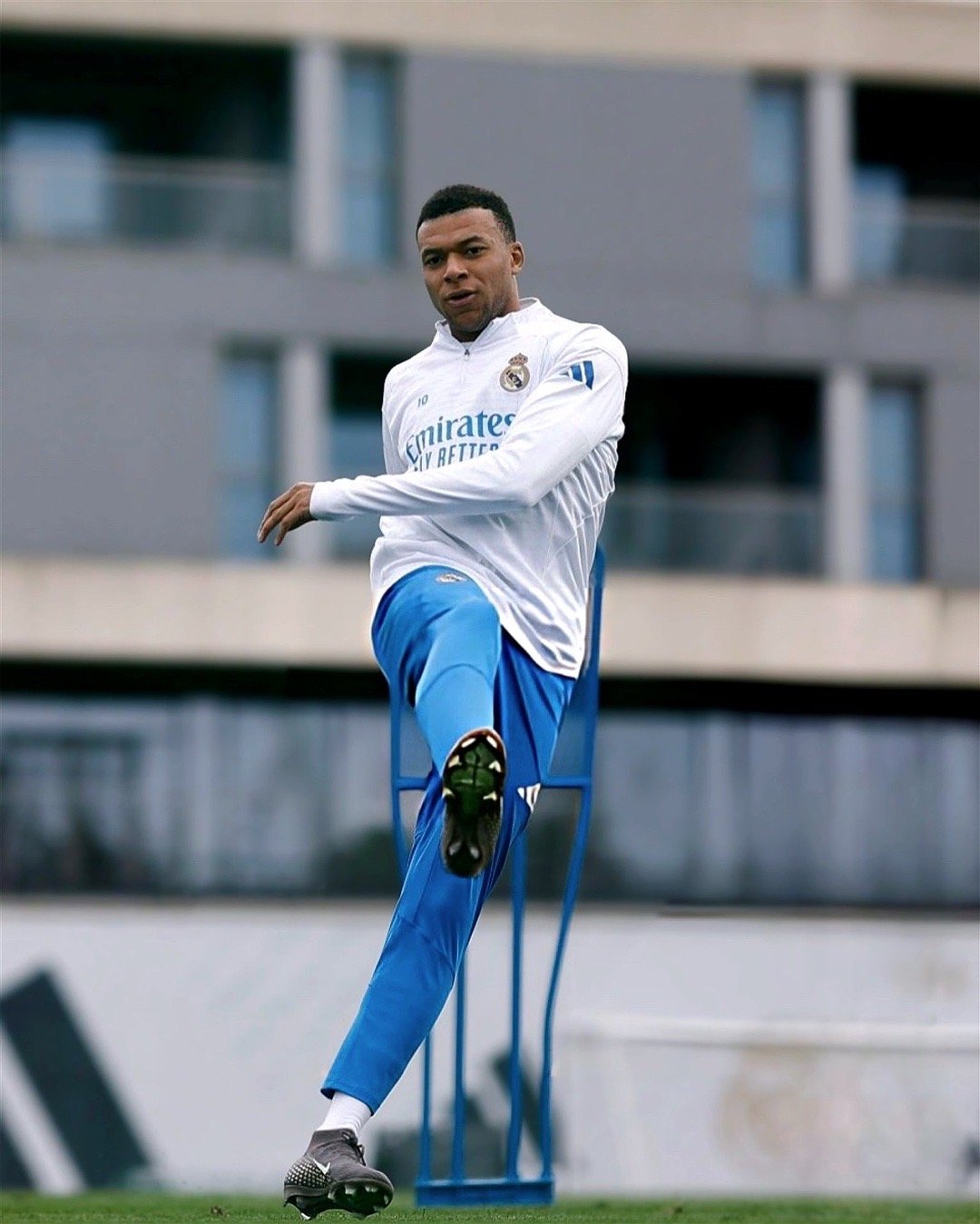 姆巴佩  今日训练打卡☁️🩵姆巴佩