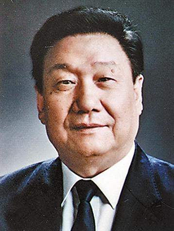 他曾任国务院副秘书长，56岁任河南省省长，62岁任河南省委书记，主政河南期间深入