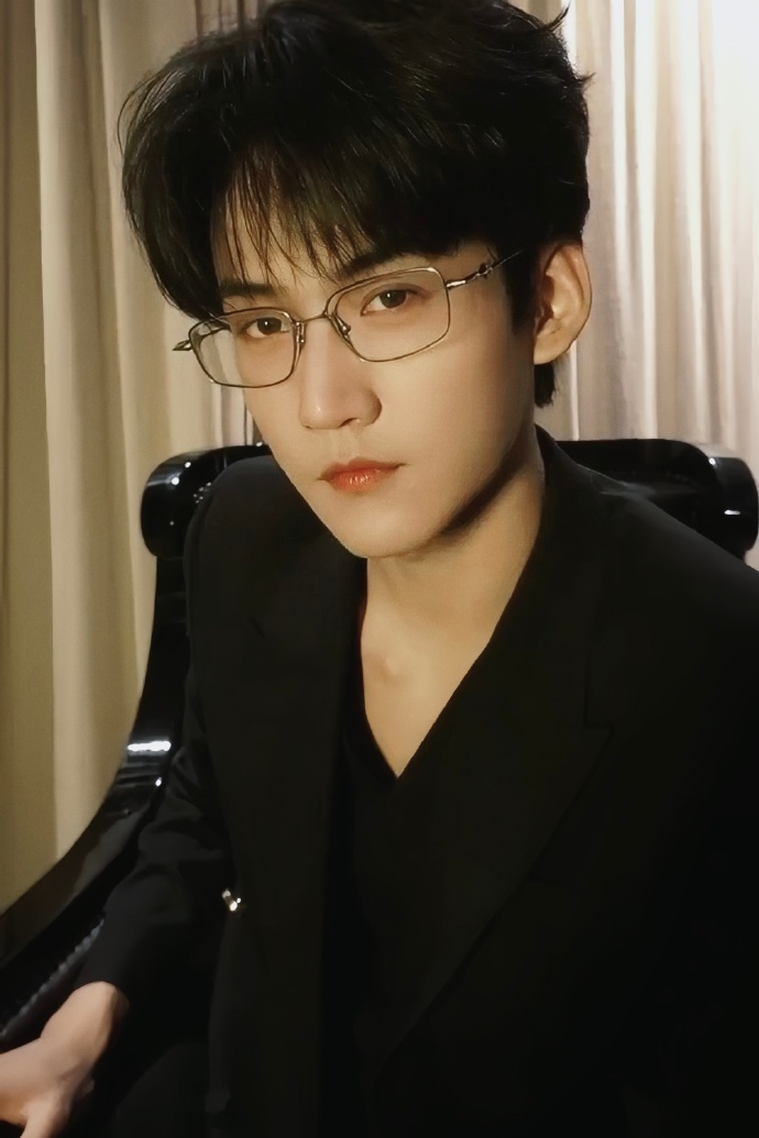 #周柯宇晚安大小姐#你小子每天都在硬控我，昨天早上被AI妆造硬控，晚上被大小姐硬