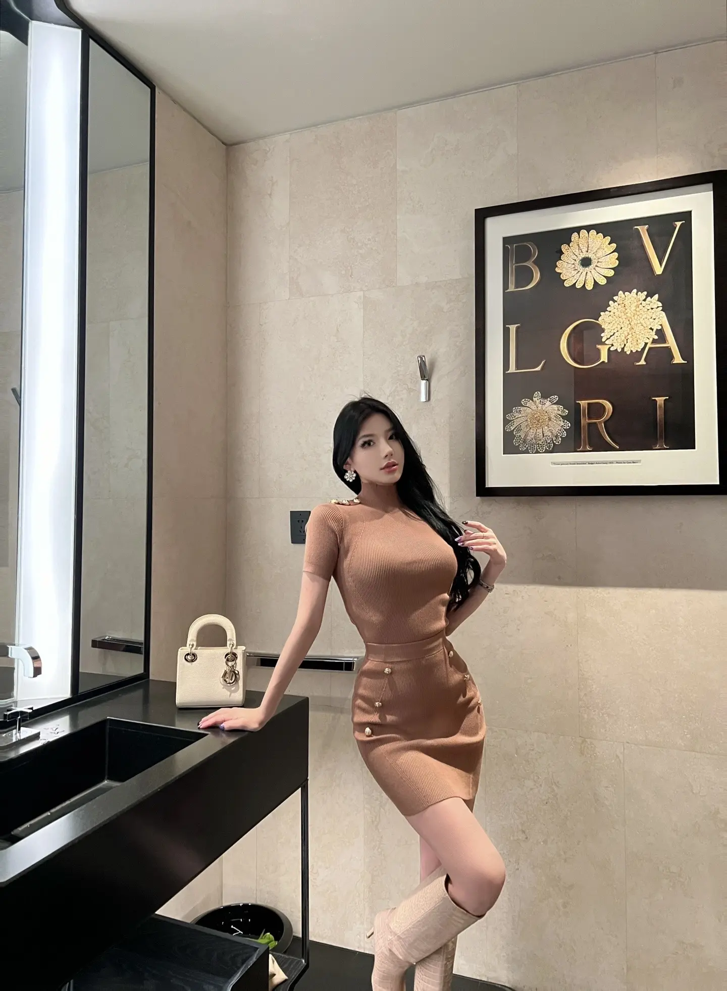长得乖就行了。