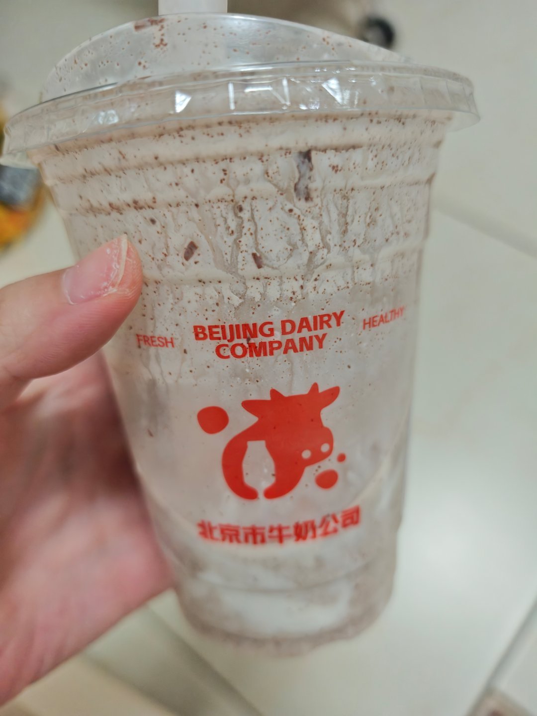奶茶狂魔鼠尾草 今天继续测评三元喝的是黑金生巧鸳鸯酪！我这个是搅和匀了，送来的时