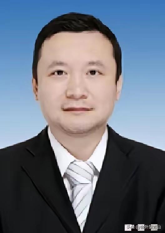 今天任羽中的消息一出来，一下子就传开了，纸终究包不住火。
任羽中，四川资阳人，长