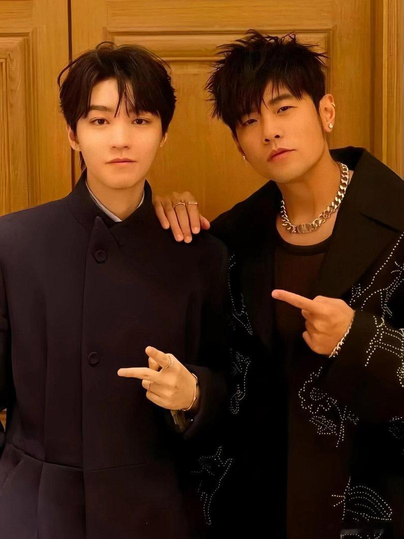 周杰伦王俊凯 中餐厅据爆料，《中餐厅》第十季常驻嘉宾名单：黄晓明、王俊凯、周杰伦