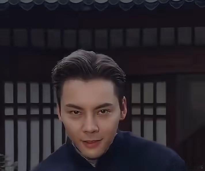 估计何穗要睡不着了，看了《九门》热度破万庆祝视频后，我发现一个细节，那就是陈伟霆