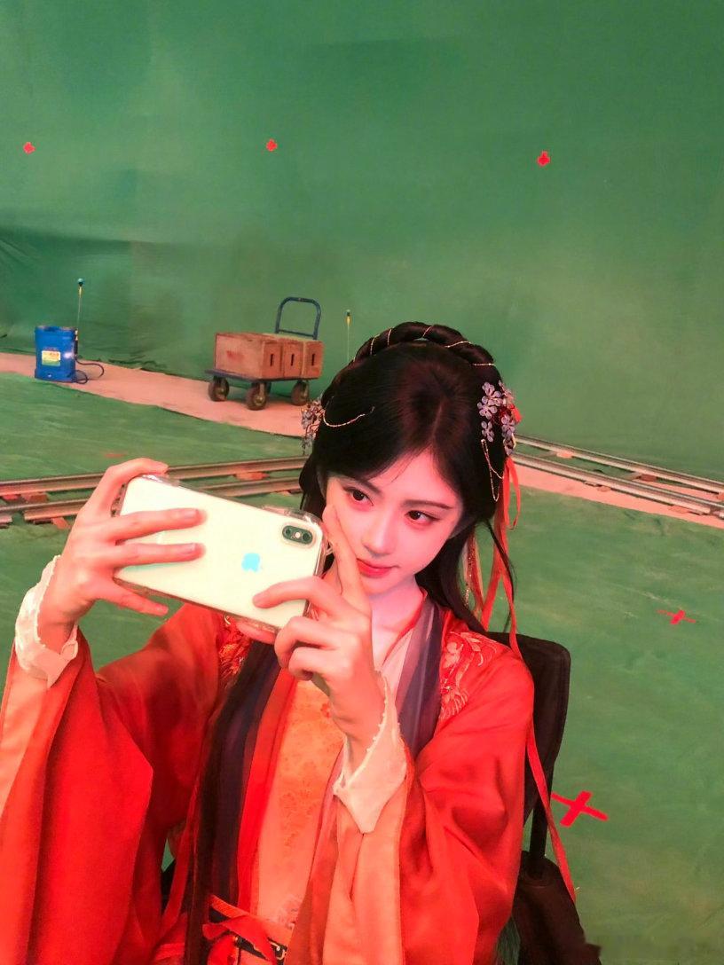 鞠婧祎  jjy鞠婧祎苏绿夏 jjy鞠婧祎万花世界 “你的身影落在了青春的回忆，