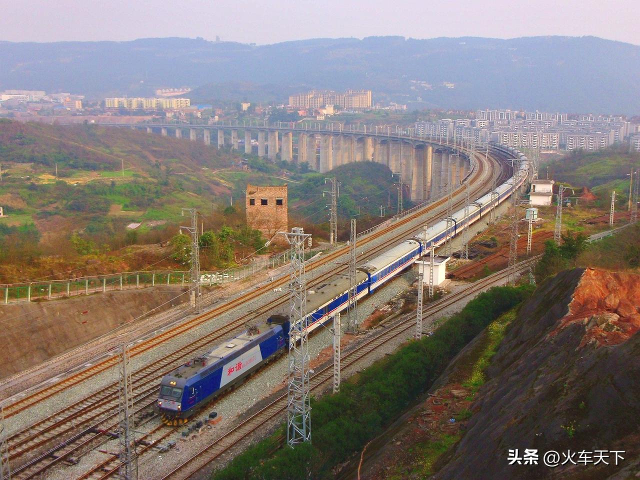 2014年春拍摄的南通开往重庆北的T293次列车，这趟列车开行于2007年，最初