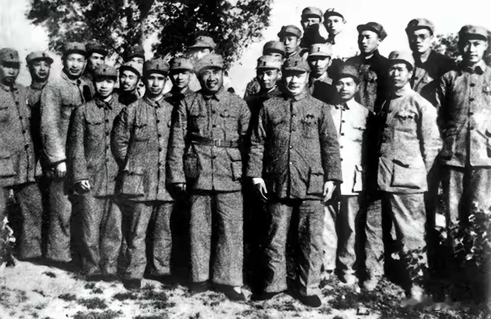 1946年12月的苏北大地，寒风刺骨。华东野战军指挥部里的气氛，几乎比室外的温度