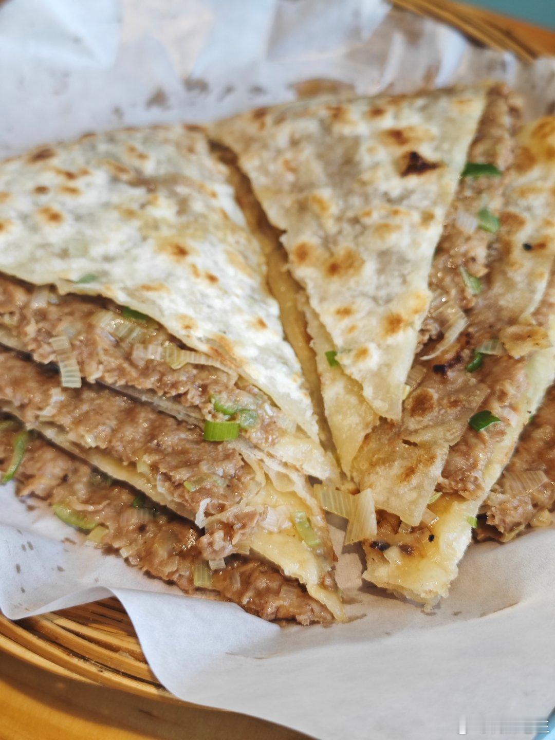 据说是正宗的香河肉饼  ​​​
