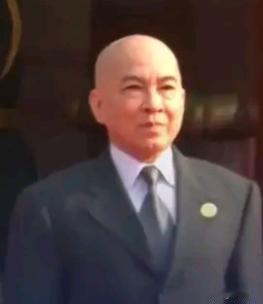 为啥今天我们对柬埔寨不再那么鼎力支持了？
 
直白的说，西哈努克亲王救了柬埔寨一