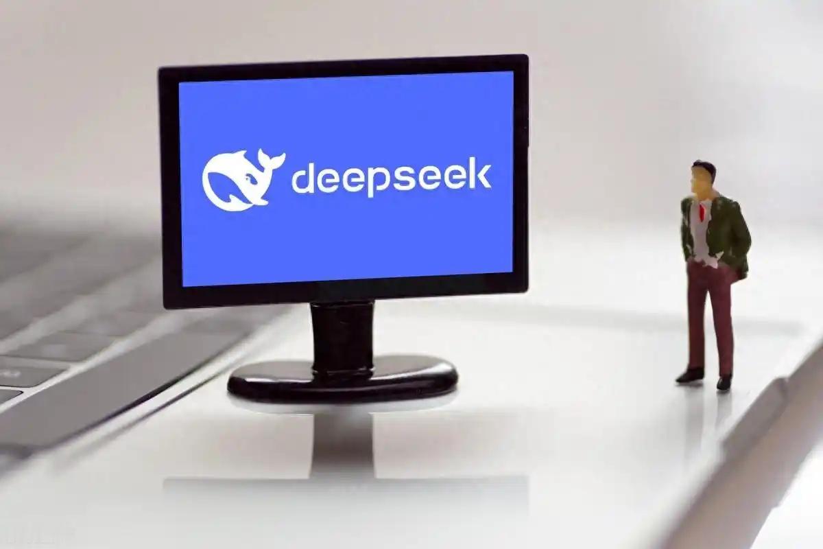 【身家2440亿！梁文锋登顶全球AI首富】 

彭博最新数据显示，DeepSee