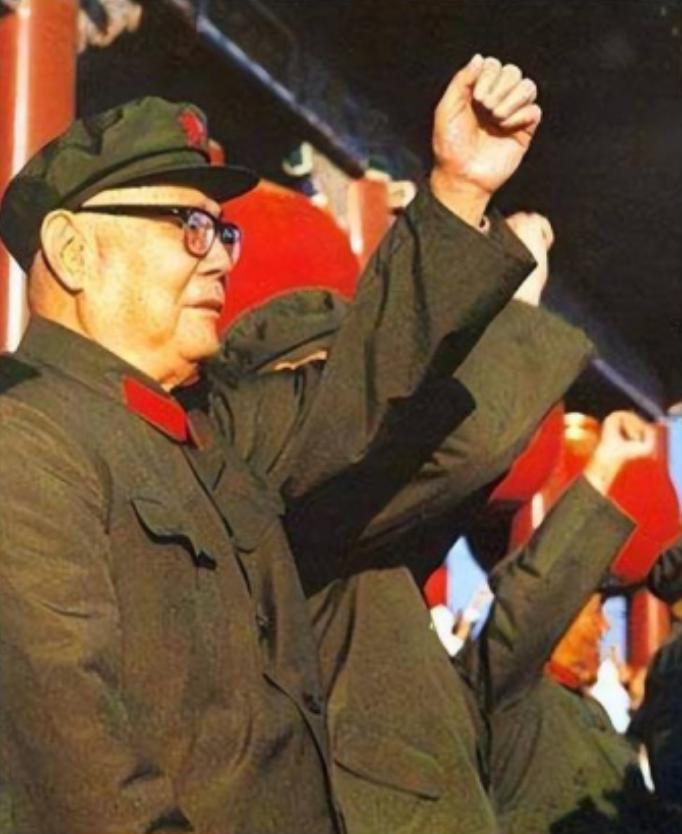 1970年孔从洲去湘潭出差，在招待所偶然看到被下放的叶剑英独自一人在角落默默吃饭