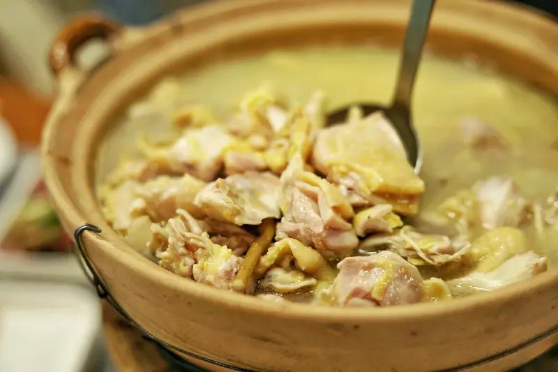 “太辛苦了，不想干活只想休息”，＂在本店喝汤可能拉肚子，反正不是我问题，此属正常