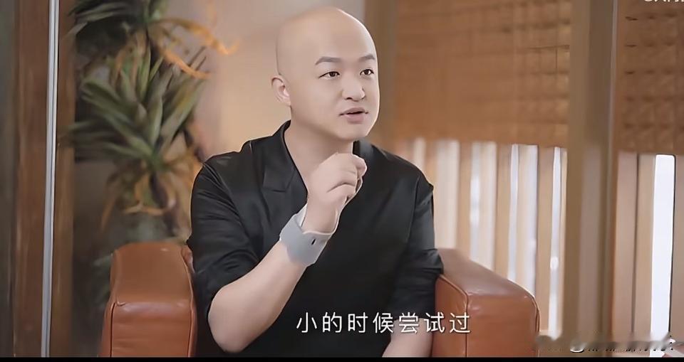 包贝尔说：

“我小的时候尝试过，打这个肉毒杆菌，想着把额头的皱纹给打了，打完之