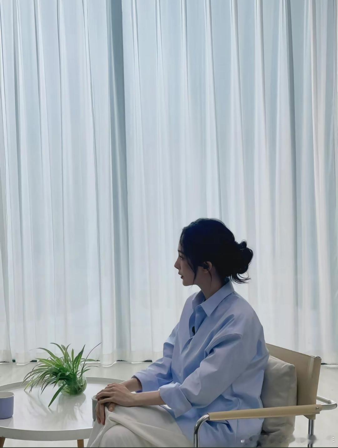 没有人会不爱这样的美女，她的状态超级的棒！每一张都是可以做壁纸的程度#杨幂[超话