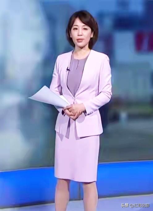 呃，有网友说劳春燕回上海了，我还不信，因为前些日还看她主持焦点访谈，但一查，劳春