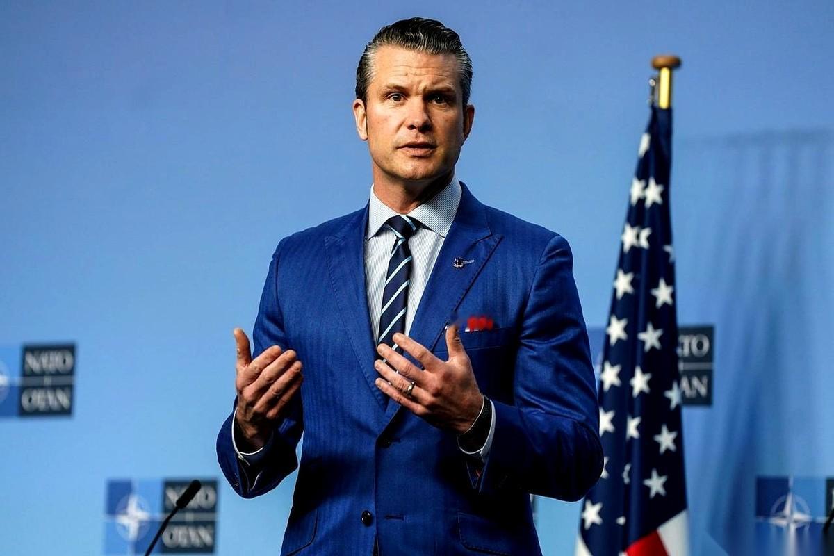 美国众议院民主党人突然发难，6项弹劾条款直接甩到了国防部长赫格塞思的脸上。
指控